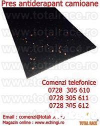 Total Race livreaza din stoc Bucuresti covorase antiderapante dimensiuni 5000x150x4 mm , pres antiderapant tip rola lungime 5 metri , latime 150 mm si grosime 4 mm , covor antiderapant camioane latime 150 mm , presuri antiderapant camioane latime 150 mm ,