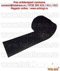 Total Race livreaza din stoc Bucuresti covorase antiderapante dimensiuni 5000x150x4 mm , pres antiderapant tip rola lungime 5 metri , latime 150 mm si grosime 4 mm , covor antiderapant camioane latime 150 mm , presuri antiderapant camioane latime 150 mm ,