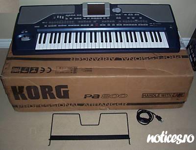 Korg PA800 Pro Arranger ==== = €600 EUR