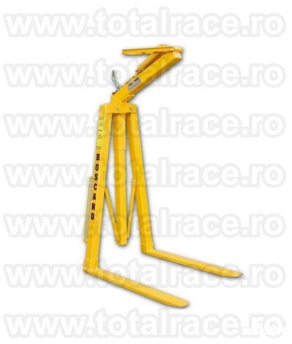 Total Race comercializeaza furca macara model  MBA LAME 1200 MM, furca paleti, capacitate : WLL 2000, deschidere reglabila in V cu manivela, lame fixe, reglare automata a centrului de greutate cu arc. Total Race Romania comercializeaza si bene beton , ben