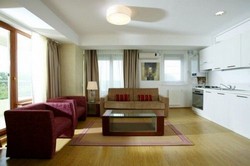 Long term rent modern apartment price 349 euro Mamaia