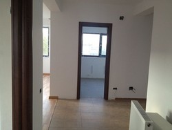 Apartament cu 3 camere, decomandat, 59.000 euro