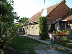 Vand sau schimb casa