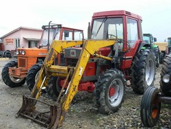 TRACTOR INTERNATIONAL 845 XL