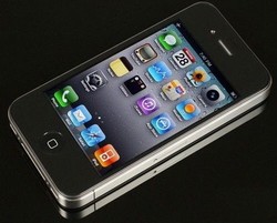 VAND IPHONE 4S REPLICA DUAL SIM CU ECRAN HD CAPACITIV SI WIFI
