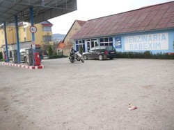 Vand statie PECO situata in centrul loc. Almasu, judetul Slaj, intre orasele Huedin si Zalau