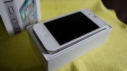 BUY NEW APPLE IPHONE 4S & IPAD 4G +wifi AT AFFORDABLE RATE