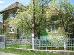 casa cu etaj din caramida si granit