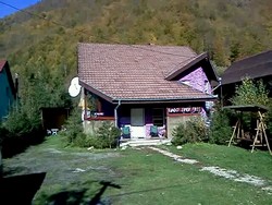 cazare vila ROCK HOUSE SITUATA in   VL.DRAGANULUI  linga baraj