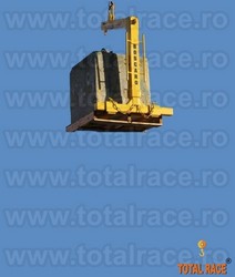 Furci macara profesionale oferite de Total Race