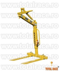 Furci macara cu sistem de echilibrare automata