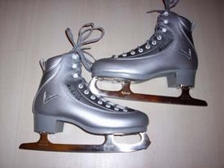 Vand patine gheata pentru patinaj artistic