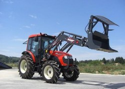 Tractor agricol nou, 4x4, 60 si 93 C.P. cabina lux, sud-corean marca KIOTI